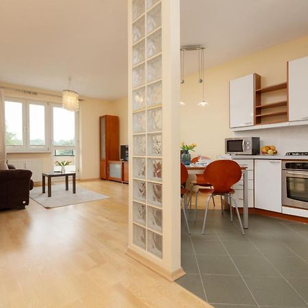 Spacious & Quiet 1 Bedroom Apartment In Pruszkow By Noclegi Renters Экстерьер фото