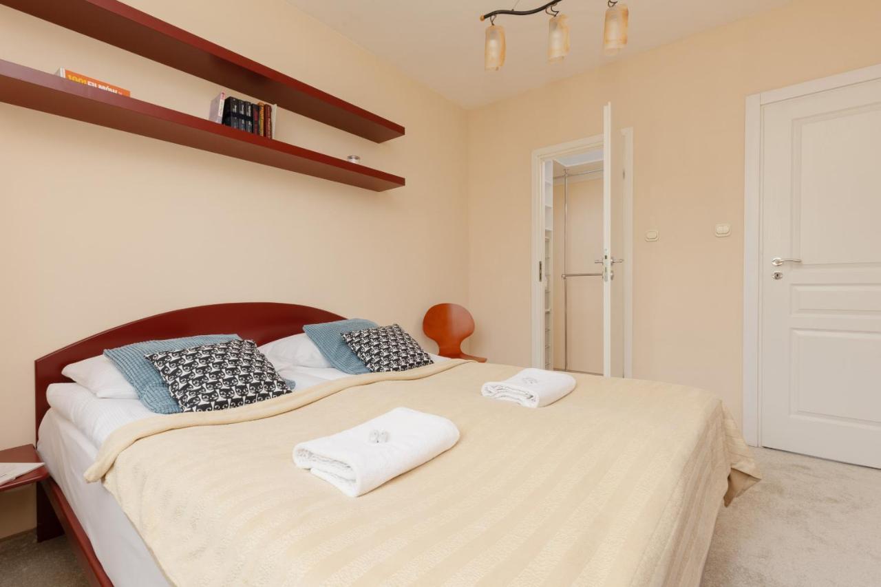 Spacious & Quiet 1 Bedroom Apartment In Pruszkow By Noclegi Renters Экстерьер фото